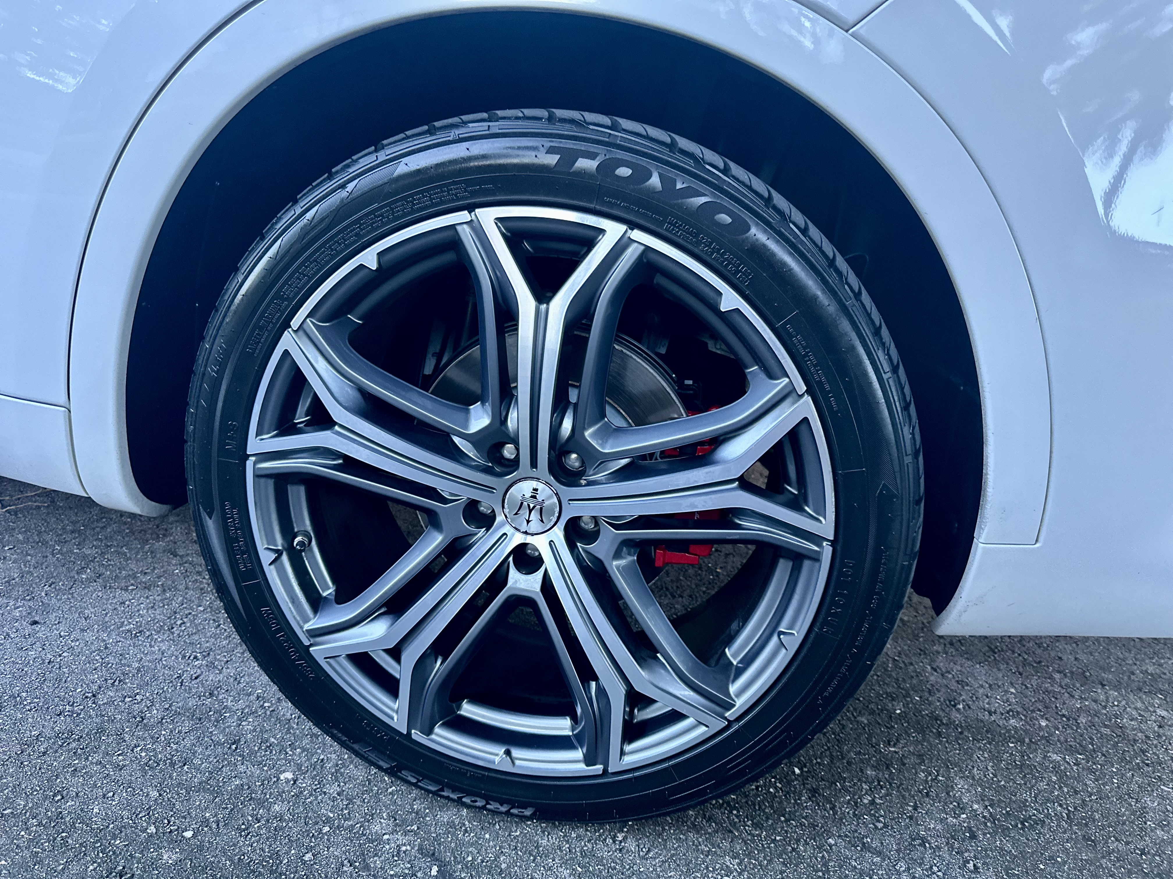 Used 2021 Maserati Levante AWD/4WD image 17