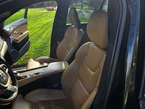 Used 2017 Volvo XC90 T6 Inscription w/ Vision Package image 17