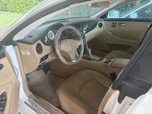 Used 2009 Mercedes-Benz CLS 550 image 10