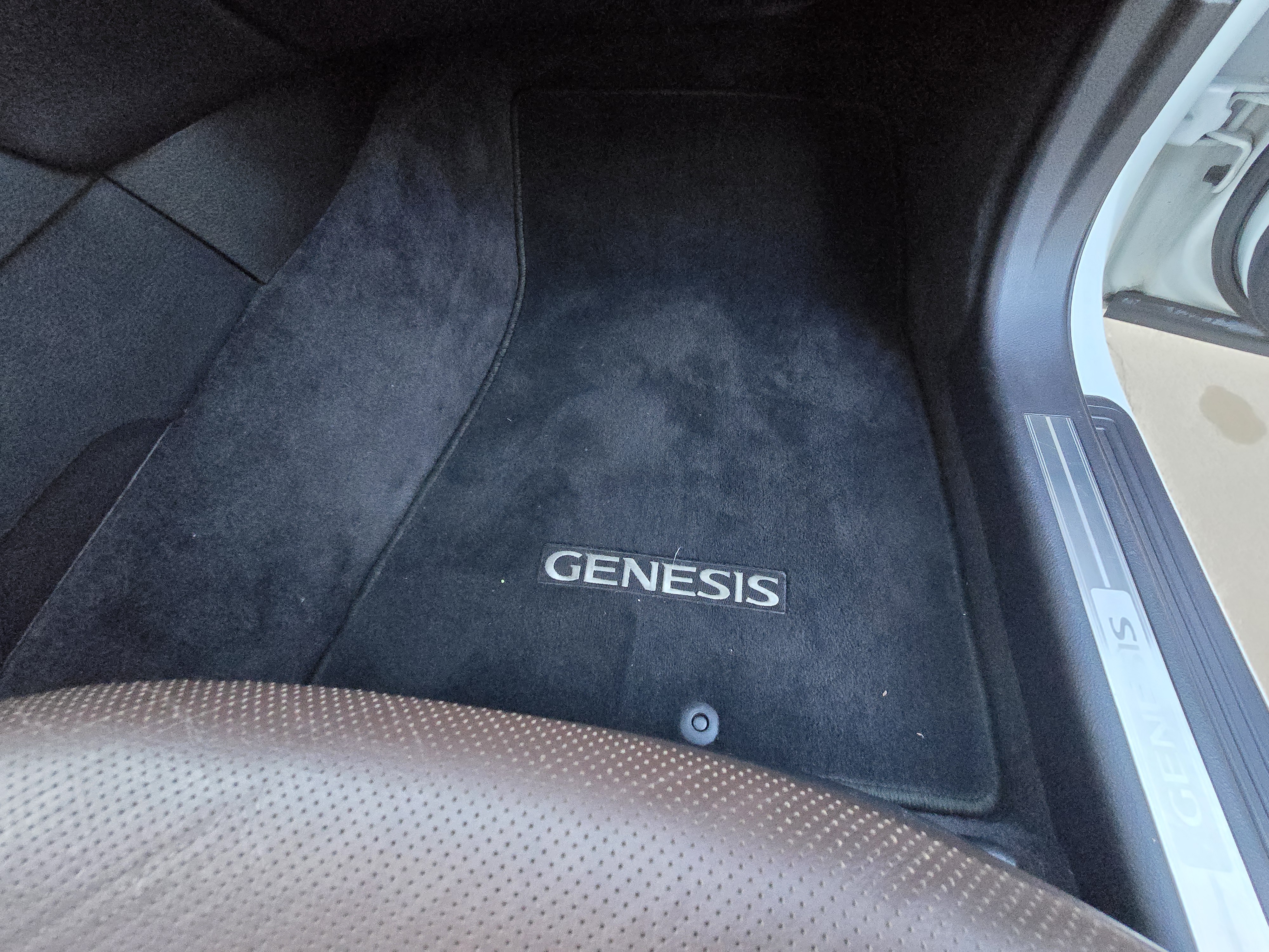 Used 2009 Hyundai Genesis 3.8 w/ Technology Pkg 4 RWD image 23