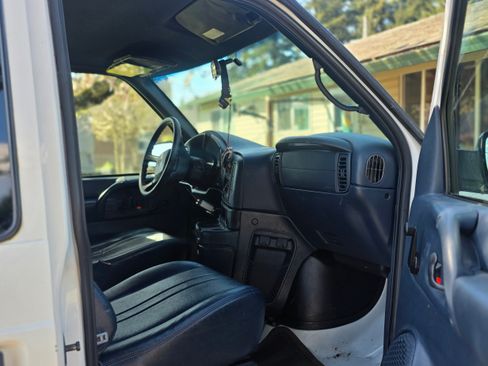 Used 2001 Chevrolet Astro image 10
