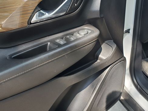 Used 2019 GMC Terrain SLE w/ Black Edition AWD/4WD image 2