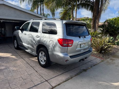 Used 2016 Toyota Sequoia SR5 AWD/4WD image 5