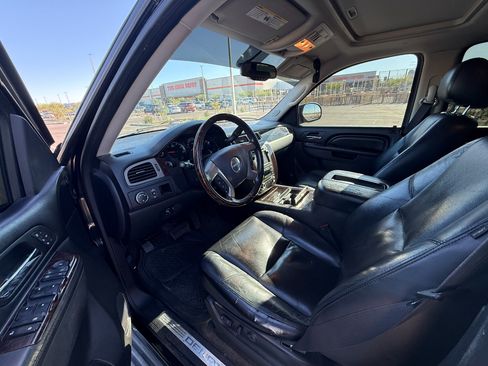 Used 2011 GMC Yukon Denali image 6