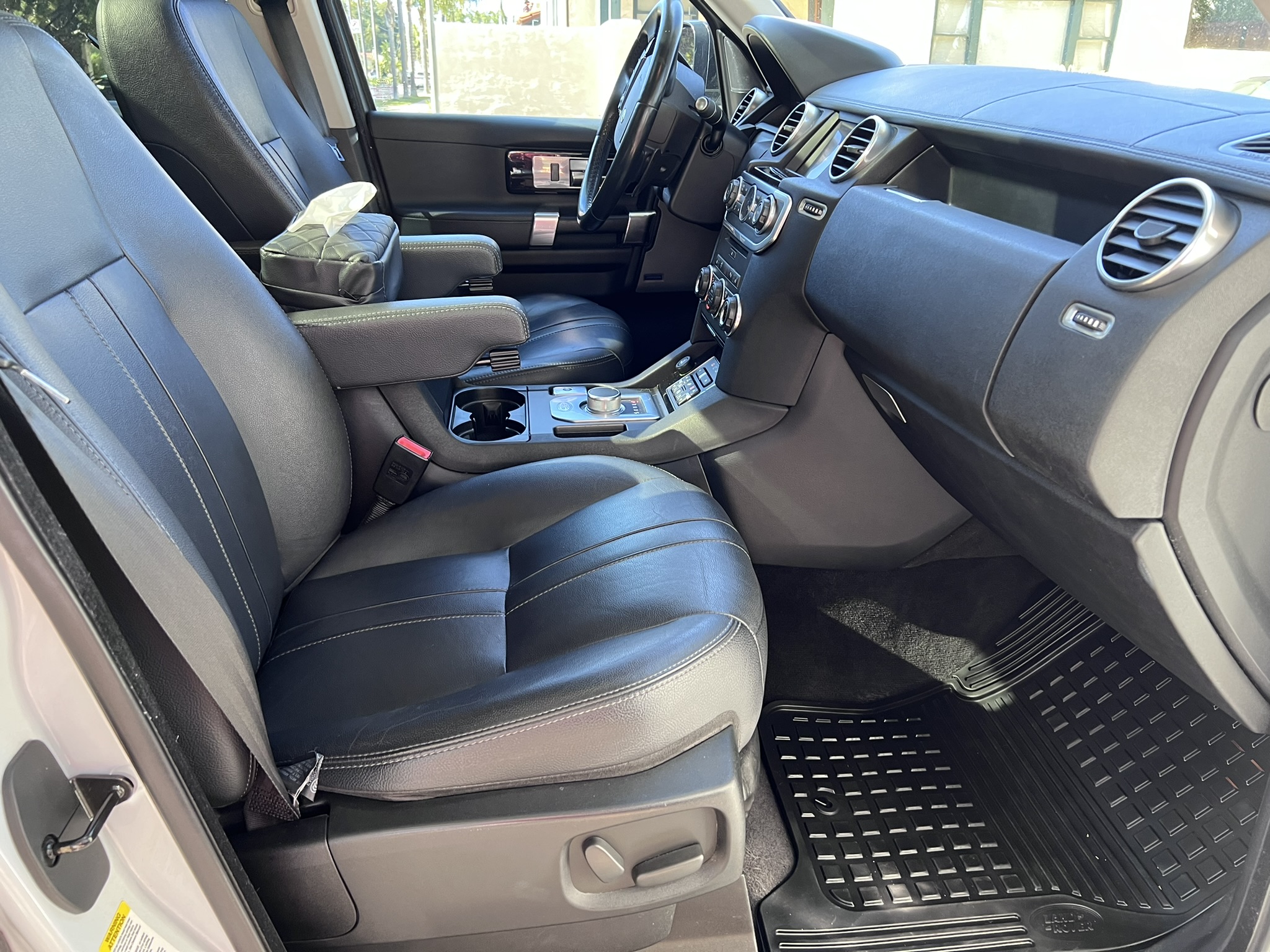Used 2016 Land Rover LR4 HSE Silver Edition AWD/4WD image 13