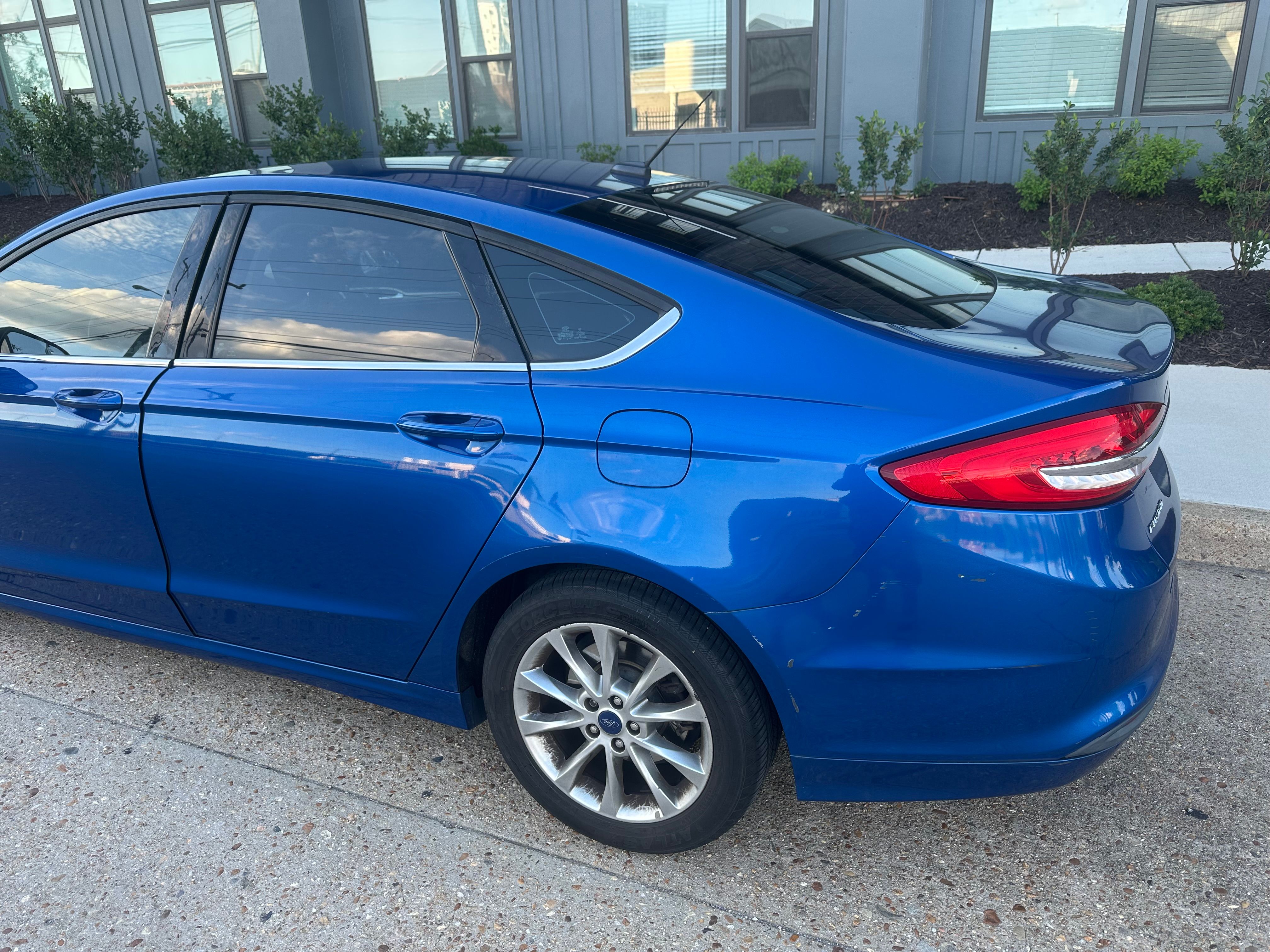 Used 2017 Ford Fusion SE FWD image 17