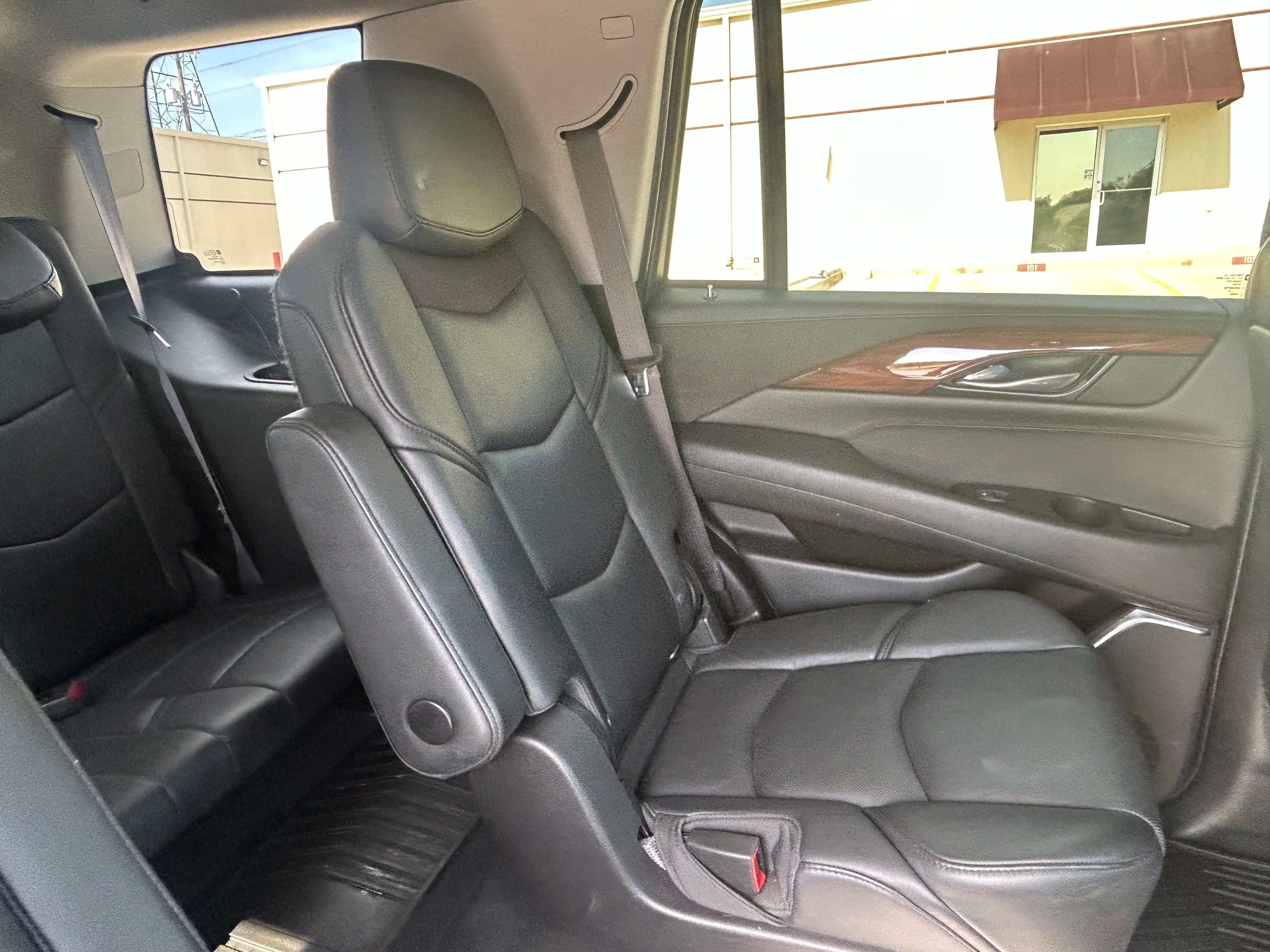 Used 2015 Cadillac Escalade Luxury AWD/4WD image 18