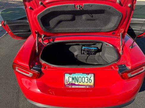 Used 2018 FIAT 124 Spider Classica RWD image 10