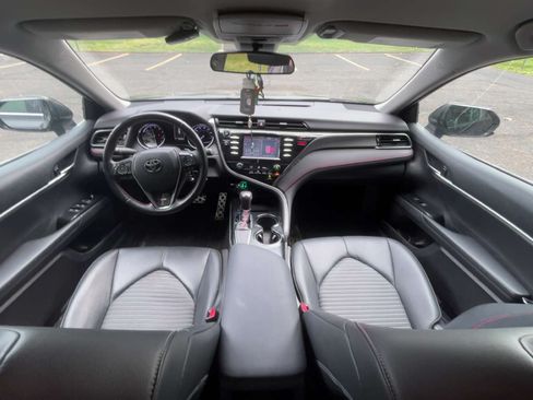 Used 2019 Toyota Camry SE FWD image 9