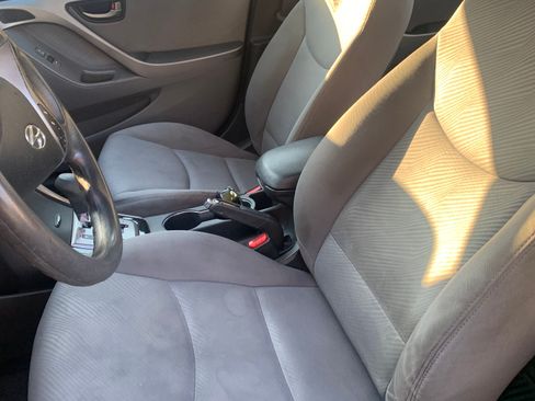 Used 2013 Hyundai Elantra GLS w/ Preferred Pkg FWD image 9