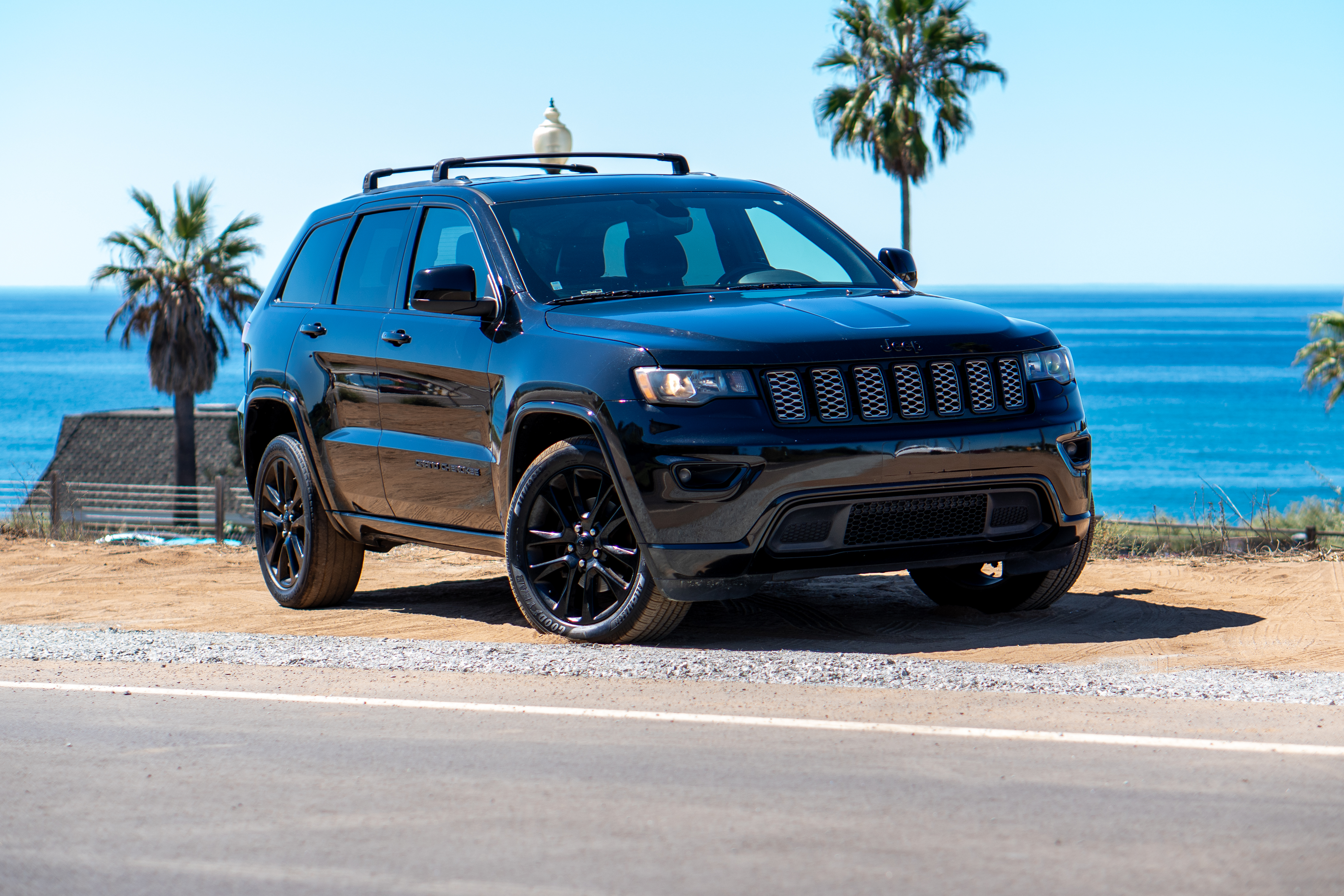 Used 2019 Jeep Grand Cherokee Altitude AWD/4WD image 9