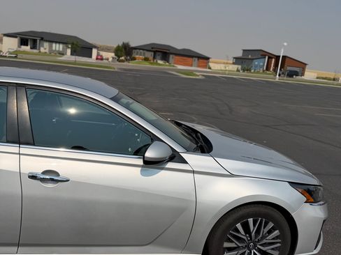 Used 2023 Nissan Altima 2.5 SV FWD image 11