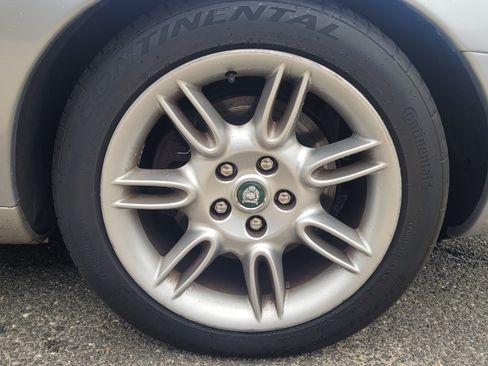 Used 2001 Jaguar XK8 Convertible image 18