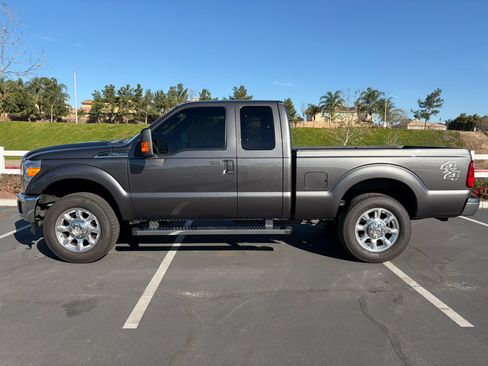 Used 2015 Ford F250 Lariat image 2