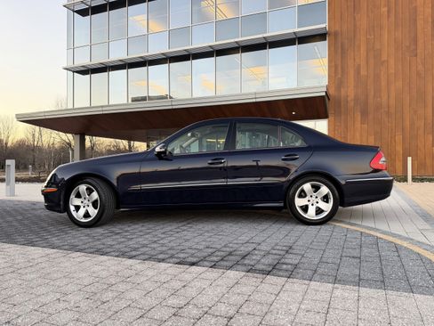 Used 2007 Mercedes-Benz E 550 4MATIC Sedan image 9