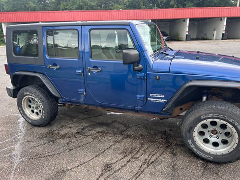 Used 2010 Jeep Wrangler Unlimited Sport AWD/4WD image 8