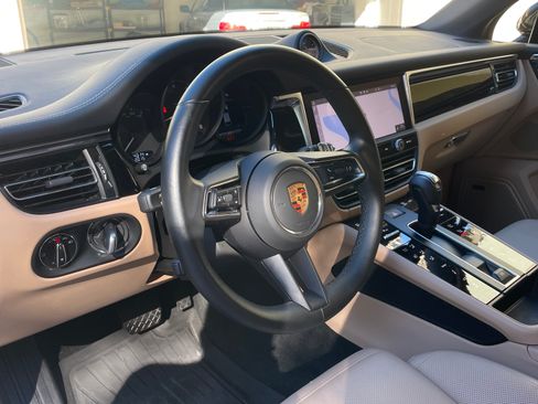 Used 2024 Porsche Macan image 12