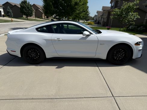 Used 2021 Ford Mustang GT RWD image 5
