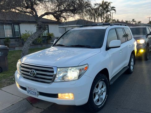 Used 2011 Toyota Land Cruiser image 16
