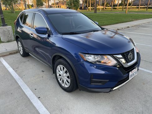 Used 2018 Nissan Rogue S image 5