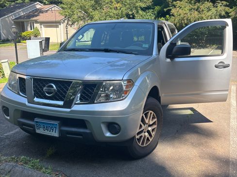 Used 2014 Nissan Frontier SV AWD/4WD image 2
