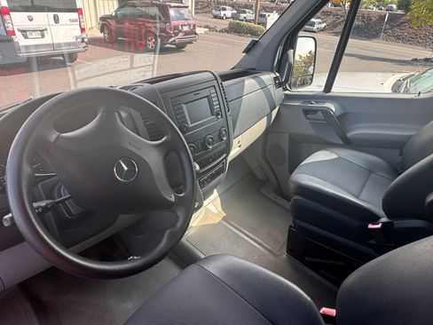 Used 2017 Mercedes-Benz Sprinter 2500 image 5