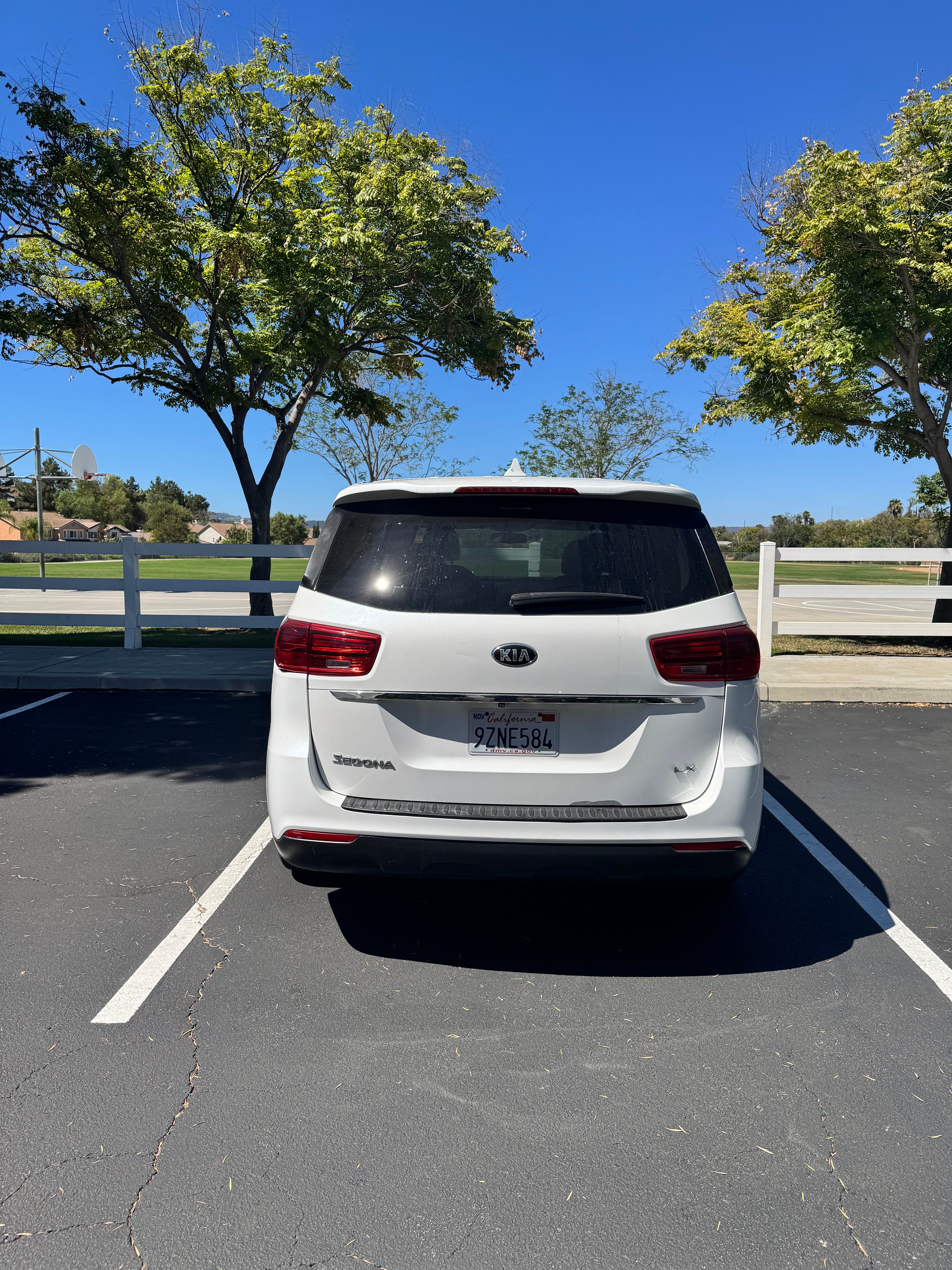 Used 2021 Kia Sedona LX FWD image 2