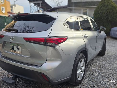 Used 2023 Toyota Highlander LE image 4