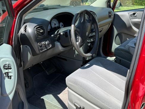 Used 2006 Dodge Caravan SXT w/ Popular Equipment Group I FWD image 8