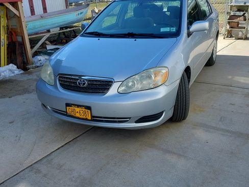 Used 2005 Toyota Corolla LE image 1