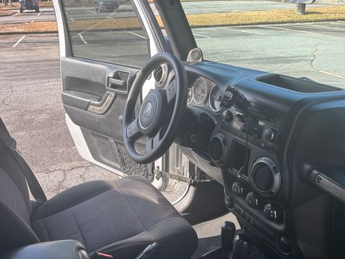 Used 2012 Jeep Wrangler Unlimited Sport image 14