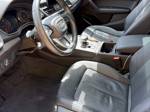 Used 2020 Audi Q5 2.0T Premium w/ Convenience Package AWD/4WD image 11
