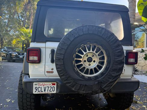 Used 2018 Jeep Wrangler Unlimited Sport image 2