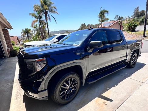 Used 2022 GMC Sierra 1500 Elevation w/ LPO, Elevation Black Package image 4
