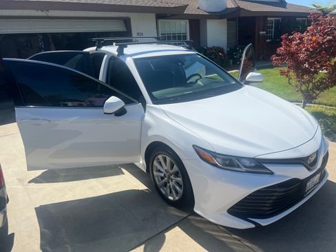 Used 2020 Toyota Camry LE image 6