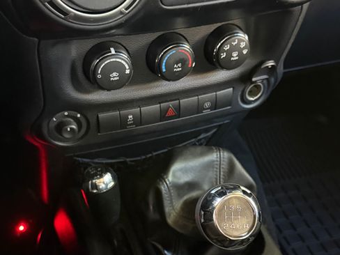 Used 2015 Jeep Wrangler Sahara w/ Connectivity Group image 13