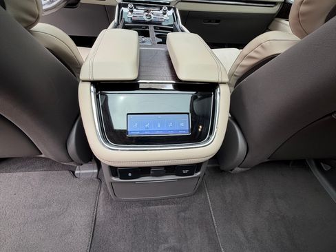 Used 2022 Lincoln Navigator Reserve AWD/4WD image 10