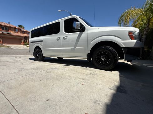 Used 2015 Nissan NV 3500 SL w/ Technology Package RWD image 12