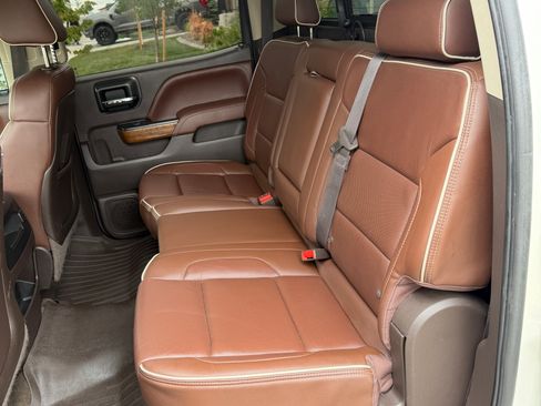 Used 2015 Chevrolet Silverado 1500 High Country w/ High Country Premium Package AWD/4WD image 16