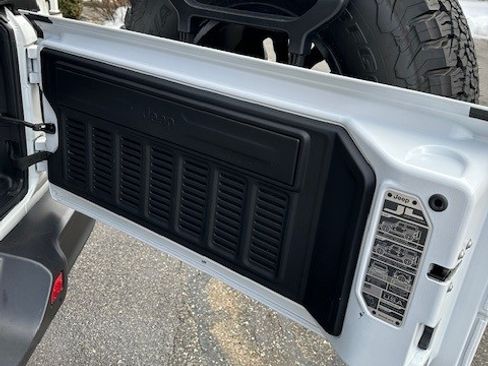 Used 2024 Jeep Wrangler Unlimited Rubicon w/ XTREMEE 35" Tire Package image 24