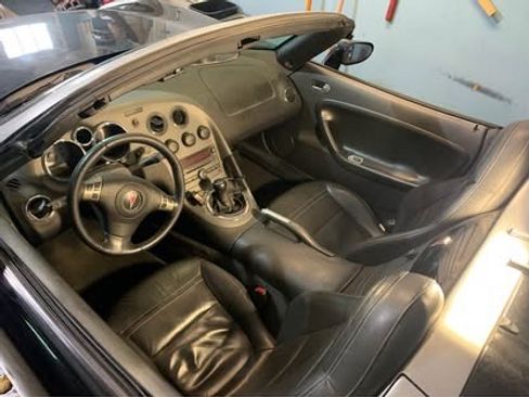 Used 2006 Pontiac Solstice Convertible w/ Premium Package image 5