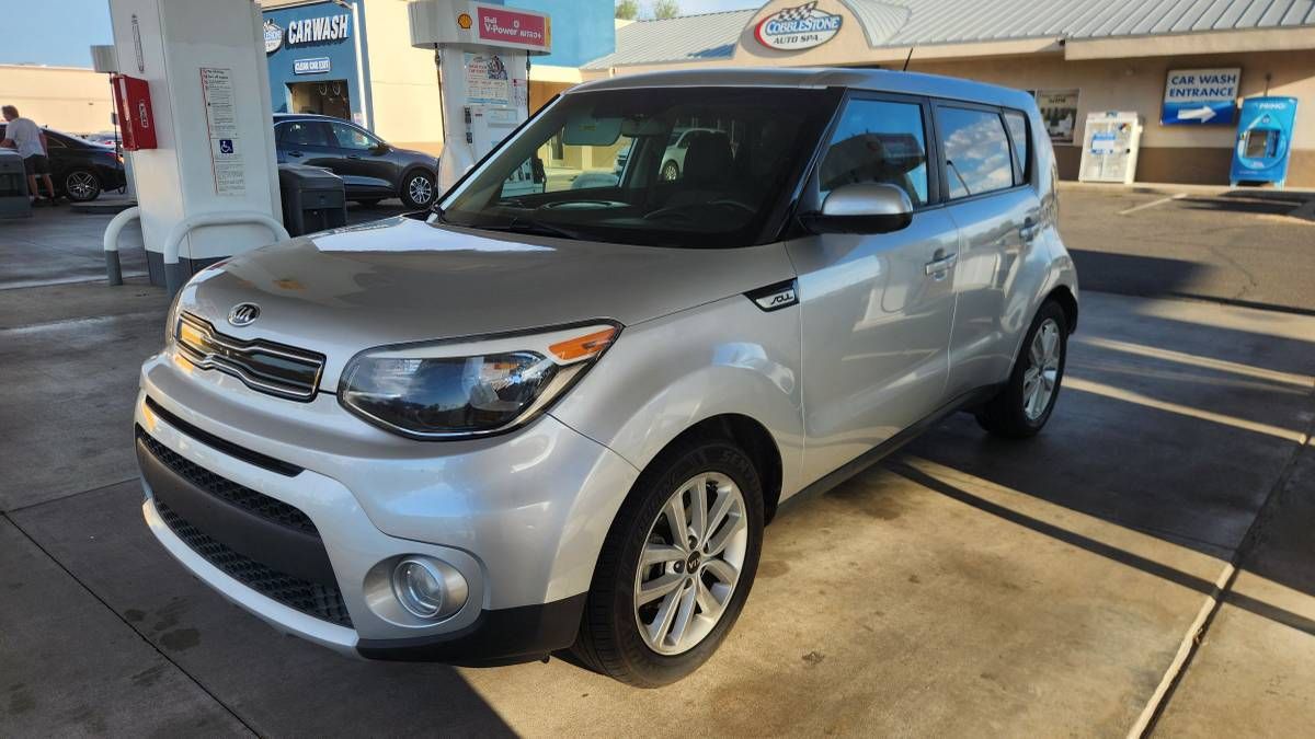 Used 2018 Kia Soul + FWD image 24