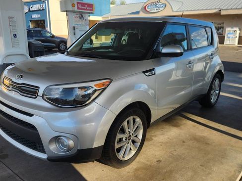 Used 2018 Kia Soul + FWD image 24