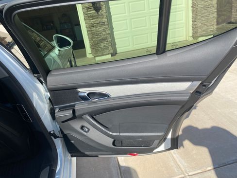 Used 2015 Porsche Panamera image 29