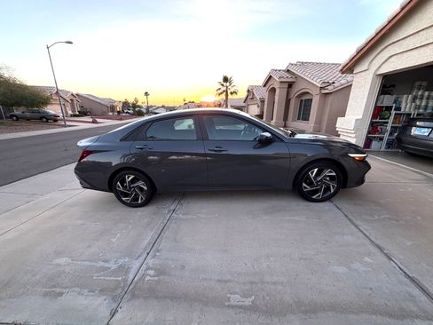 Used 2025 Hyundai Elantra Sport image 8