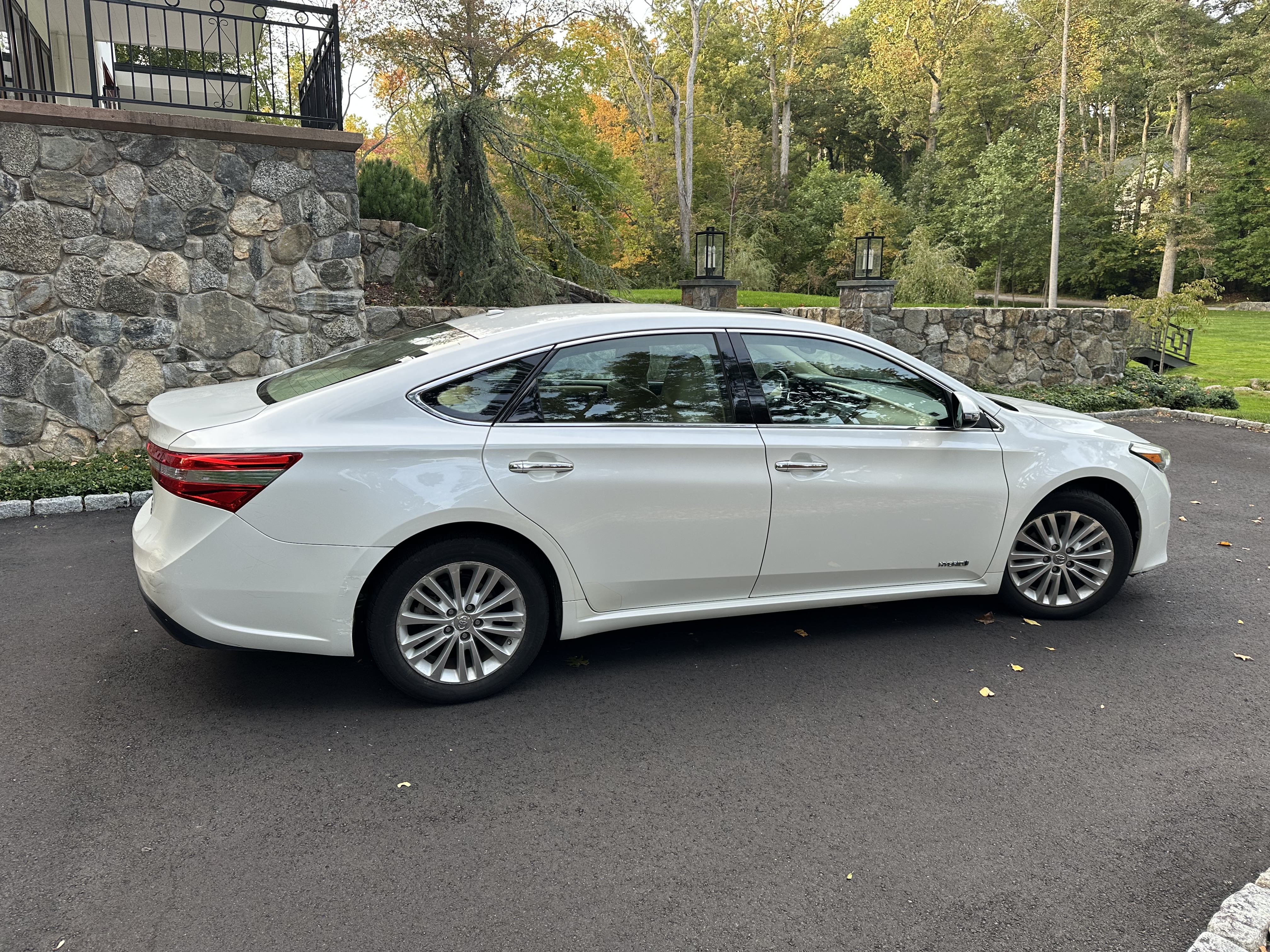 Used 2013 Toyota Avalon XLE Touring FWD image 9