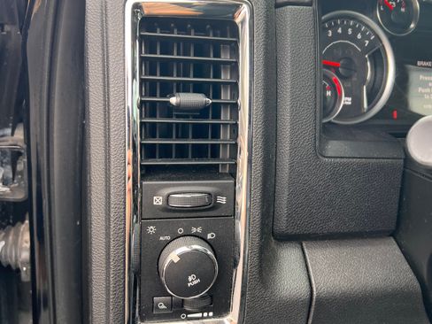 Used 2013 RAM 1500 Laramie w/ Convenience Group image 13