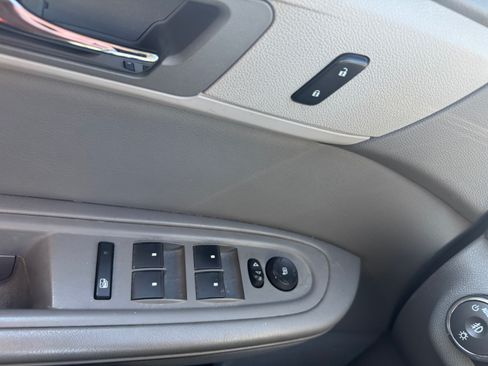 Used 2017 Chevrolet Traverse LT image 14