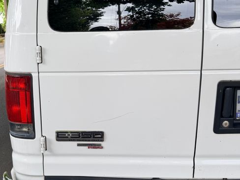 Used 2006 Ford E-350 and Econoline 350 XLT RWD image 9