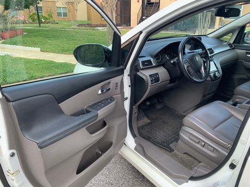 Used 2014 Honda Odyssey Touring image 10